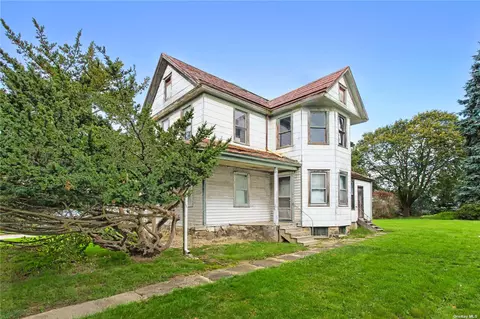 306 Fifth St, Greenport, NY 11944