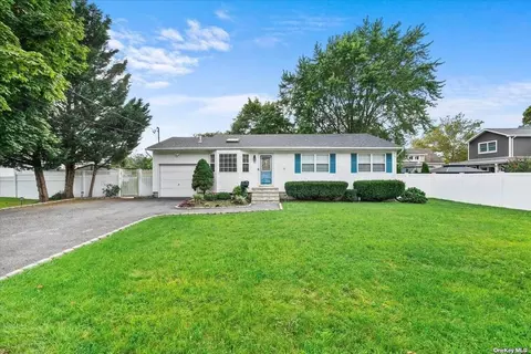 10 Park Pl, Islip Terrace, NY 11752