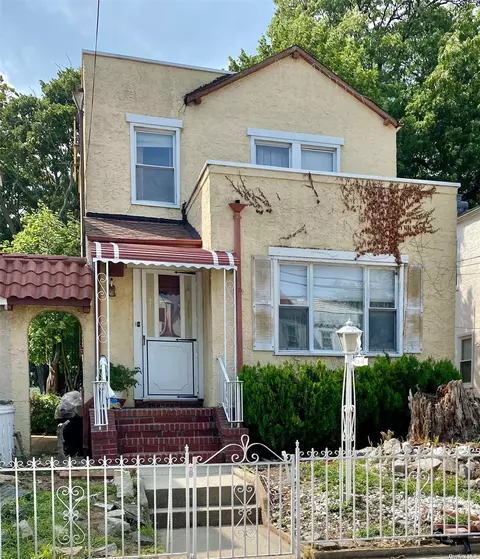 139-18 233rd St, Rosedale, NY 11422