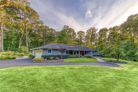 102 Lawrence Hill Rd, Cold Spring Harbor, NY 11724