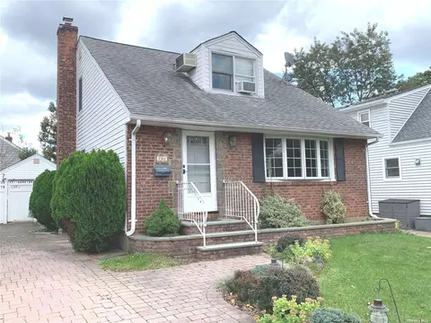 704 Premier Blvd, New Hyde Park, NY 11040