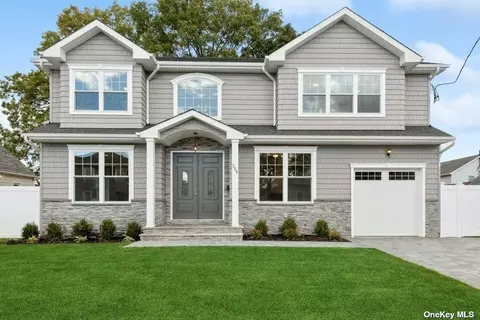 2601 Natta Blvd, Bellmore, NY 11710