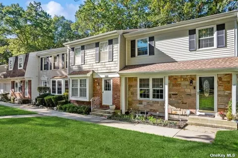 12 Wilson Cmns #12, Yaphank, NY 11980