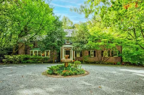 283 Glen Cove Rd, Mill Neck, NY 11765