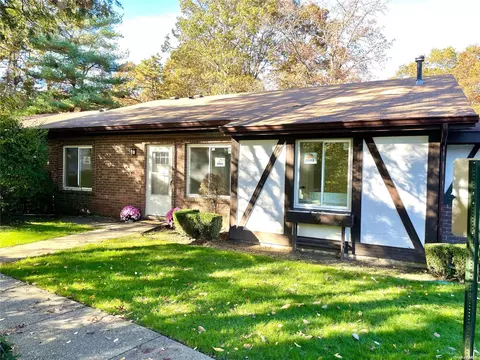 515 Daryl Dr #515, Medford, NY 11763