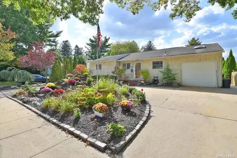 274 Manetto Hill Rd, Plainview, NY 11803