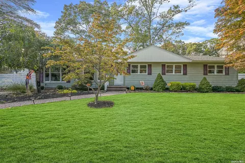46 Arlington Rd, Lake Ronkonkoma, NY 11779