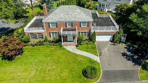7 Rosemont Pl, Great Neck, NY 11023