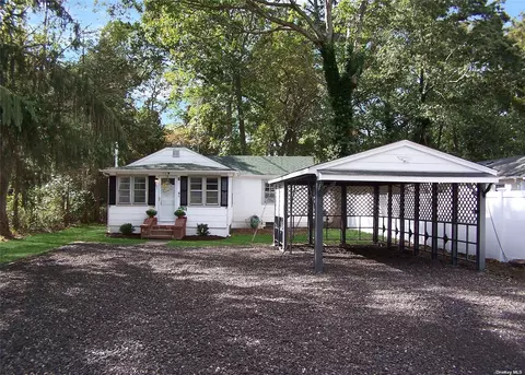 92 Westfield Rd, Coram, NY 11727