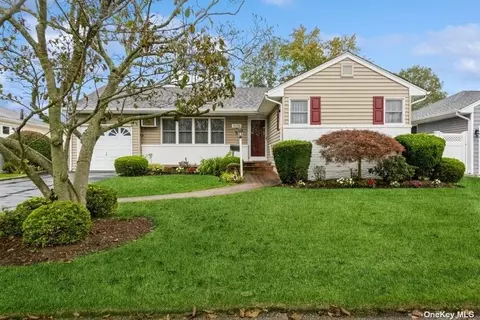 2156 Jeffrey Dr, North Bellmore, NY 11710