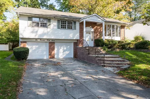 147 Executive Dr, Manhasset Hills, NY 11040