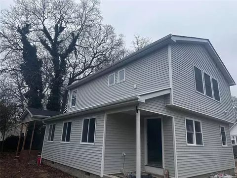 206 Huntington Dr, Mastic Beach, NY 11951