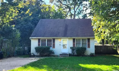 208 Cypress Dr, Mastic Beach, NY 11951