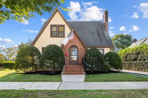 66 Broadway, Garden City Park, NY 11040