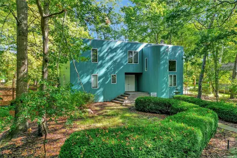 2857 Deerfield Rd, Sag Harbor, NY 11963