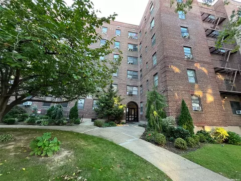 26-20 141 St #6D, Flushing, NY 11354