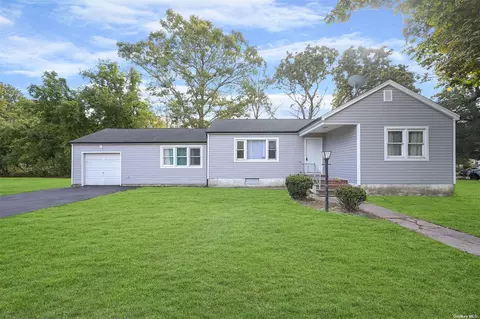 292 Forest Rd, Mastic Beach, NY 11951