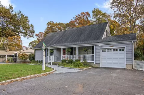 44 Upper Sheep Pasture Rd, East Setauket, NY 11733