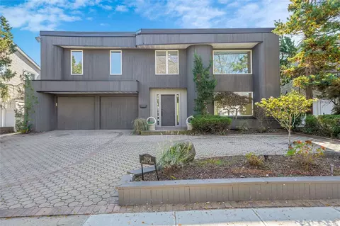 2654 Rebecca St, Bellmore, NY 11710