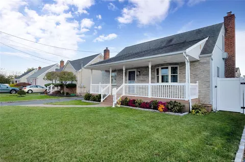 12 Sunset Ave, Farmingdale, NY 11735