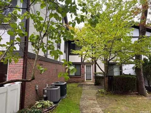 819 Blue Ridge Dr #819, Medford, NY 11763