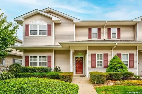 803 Aerie Way #803, East Quogue, NY 11942