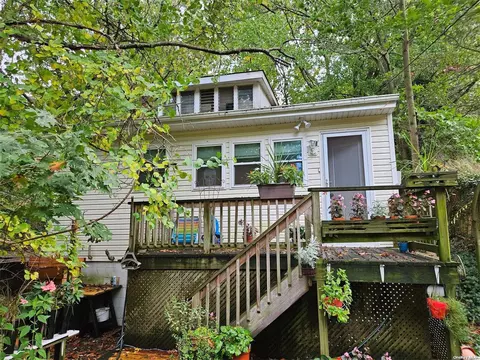 18 Rosedale Rd, Sound Beach, NY 11789