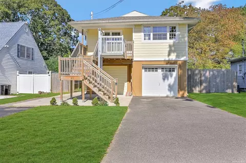 65 Edgewater Dr, Mastic Beach, NY 11951