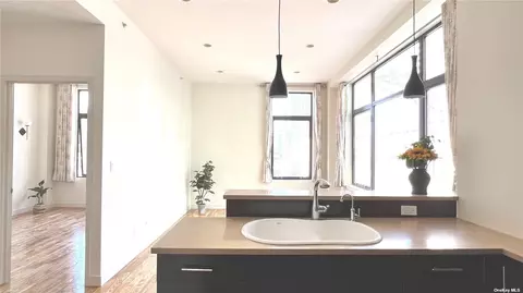 42-37 27th St #5B, Long Island City, NY 11101