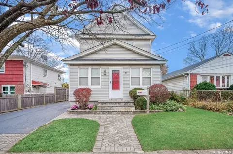 35 Virginia Ave, Hempstead, NY 11550