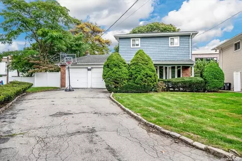 1122 Westwood Rd, Hewlett, NY 11557