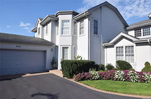 575 Verona Dr #575, Melville, NY 11747