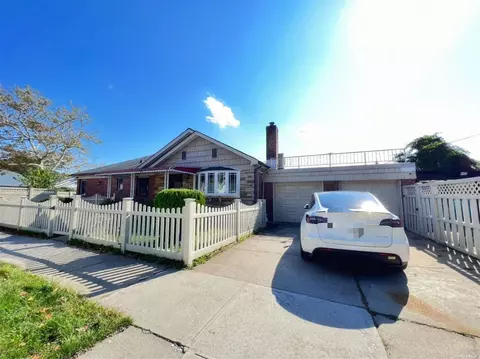 174-14 56th Ave, Fresh Meadows, NY 11365