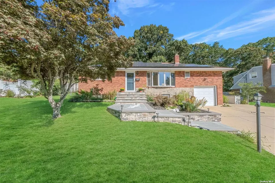 15 Blackman St, Smithtown, NY 11787 31 Photos Movoto