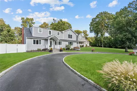 25 Washburn St, Lake Grove, NY 11755