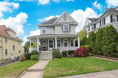 11 Capitol Heights Rd, Oyster Bay, NY 11771