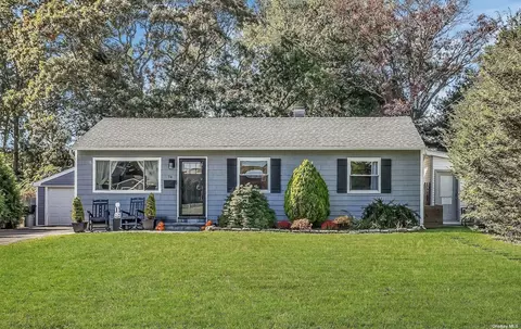 74 Leopold Ave, West Islip, NY 11795