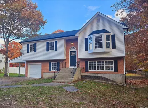 73 Wilson Ave, Medford, NY 11763