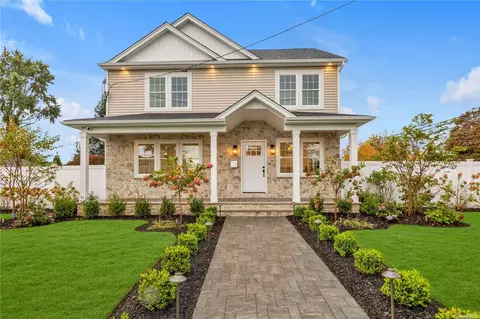 975 Mirabelle Ave, Westbury, NY 11590