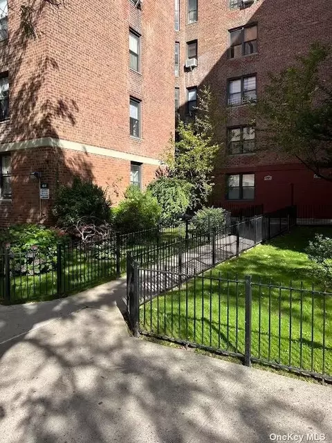 65-35 108 St #D3, Forest Hills, NY 11375