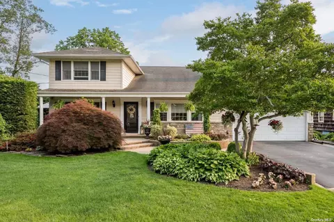 10 Behnke Ct, Rockville Centre, NY 11570