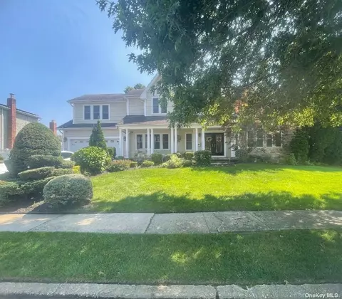 9 London Rd, Syosset, NY 11791