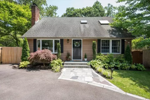7 Marlboro Dr, Huntington, NY 11743