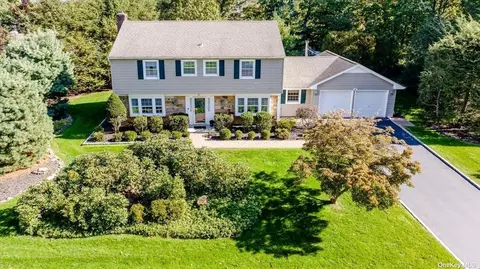 22 Franko Ln, Setauket, NY 11733