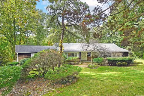 20 Talisman Dr, Dix Hills, NY 11746