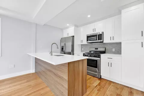 145-55 180th St, Springfield Gardens, NY 11413