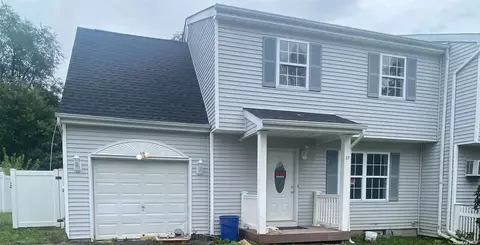 27 Cedar St, Central Islip, NY 11722