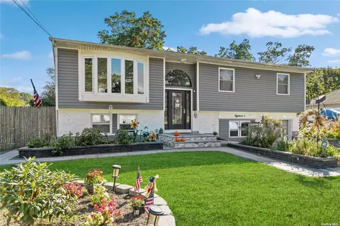 18 Myrtle Ave, Brentwood, NY 11717