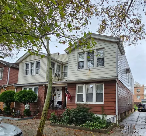 70-27 67 St, Glendale, NY 11385