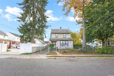 16 Summers Pl, Freeport, NY 11520